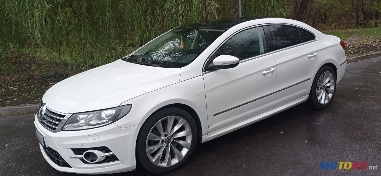 2013' Volkswagen Passat photo #2