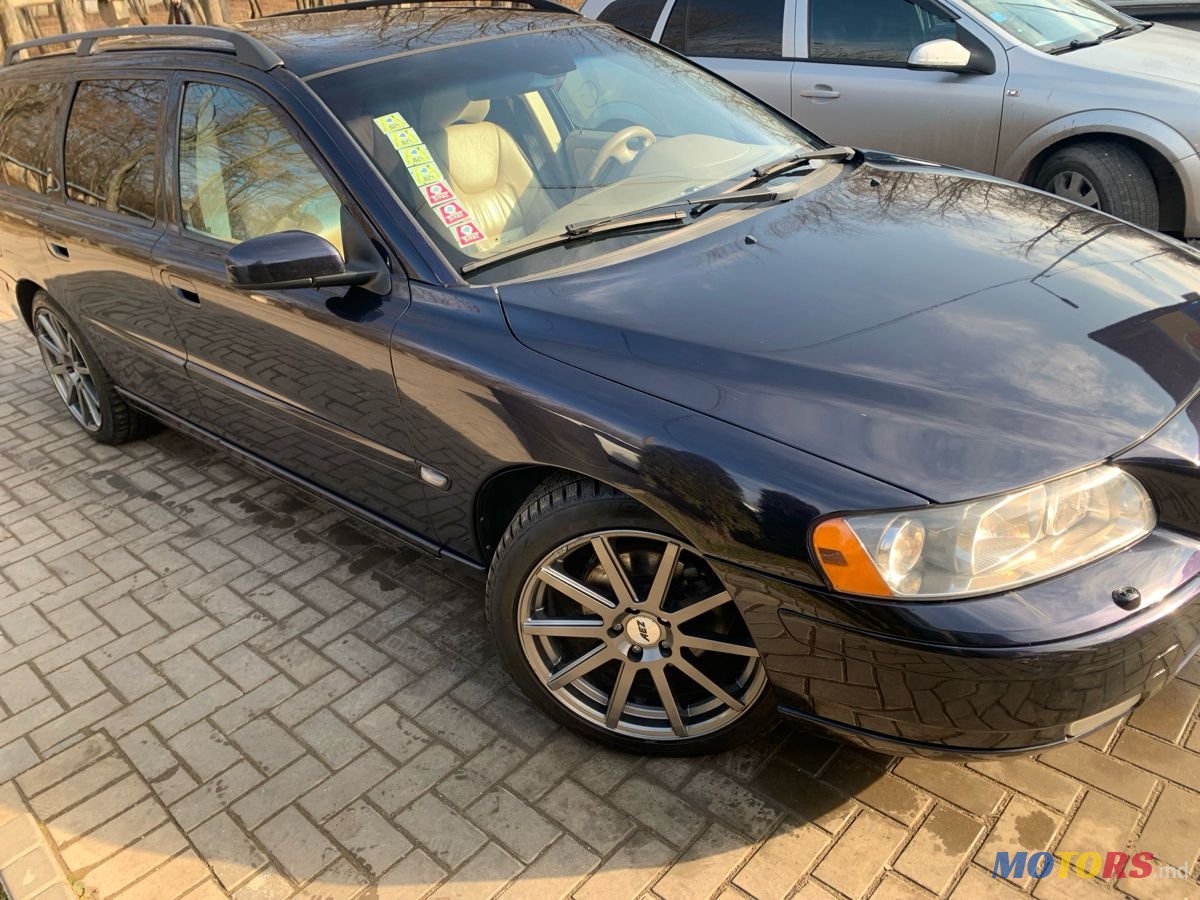 2004' Volvo V70 photo #4