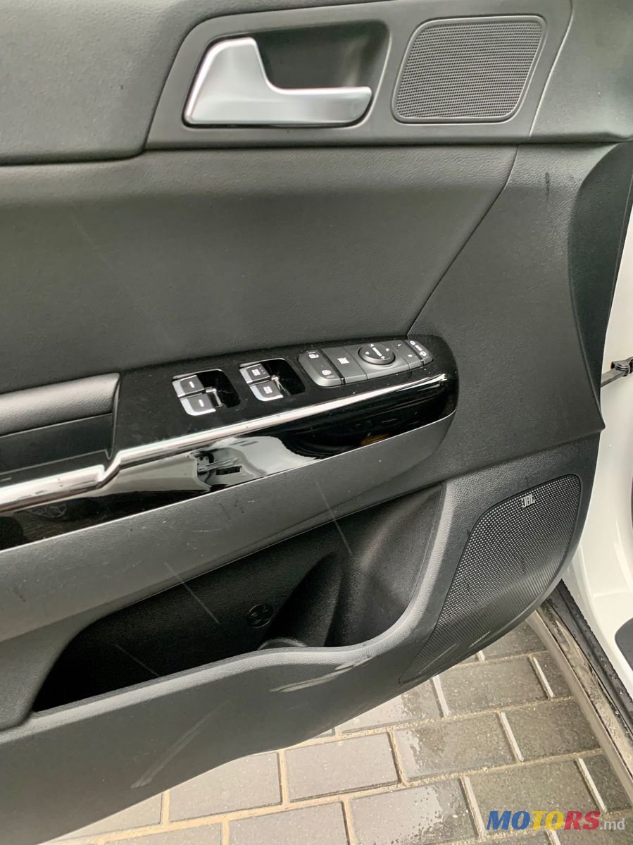 2020' Kia Sportage photo #6