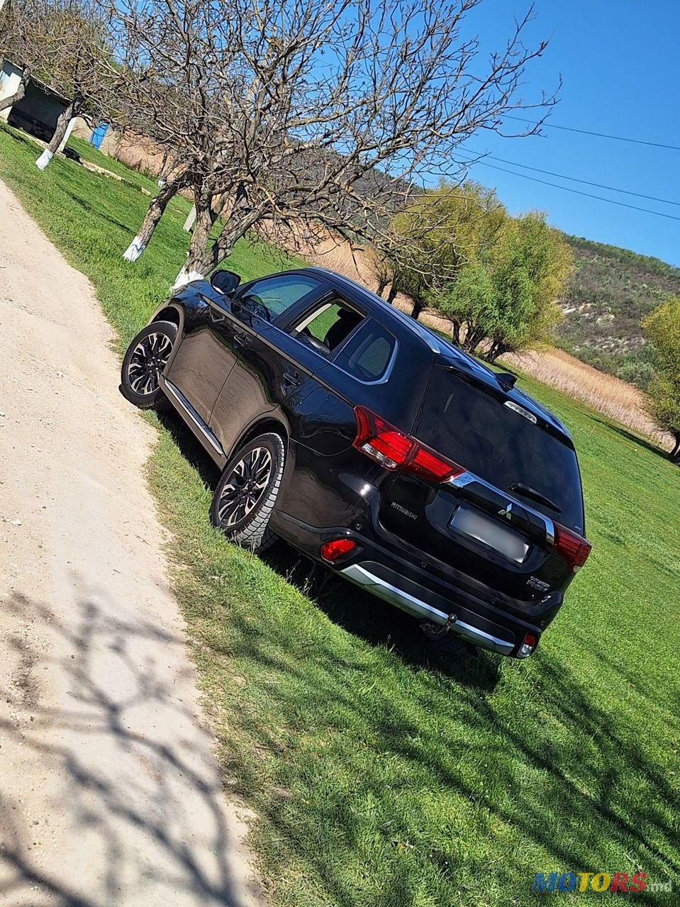 2015' Mitsubishi Outlander photo #3