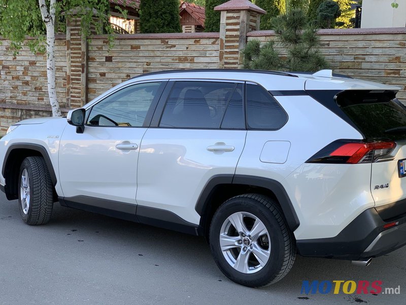 2020' Toyota RAV4 photo #3