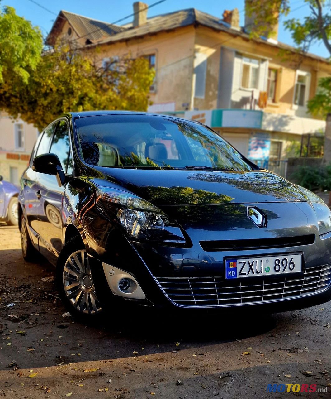 2011' Renault Grand Scenic photo #1