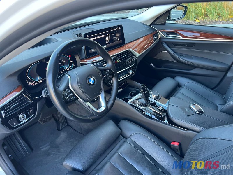 2020' BMW 5 Series photo #5