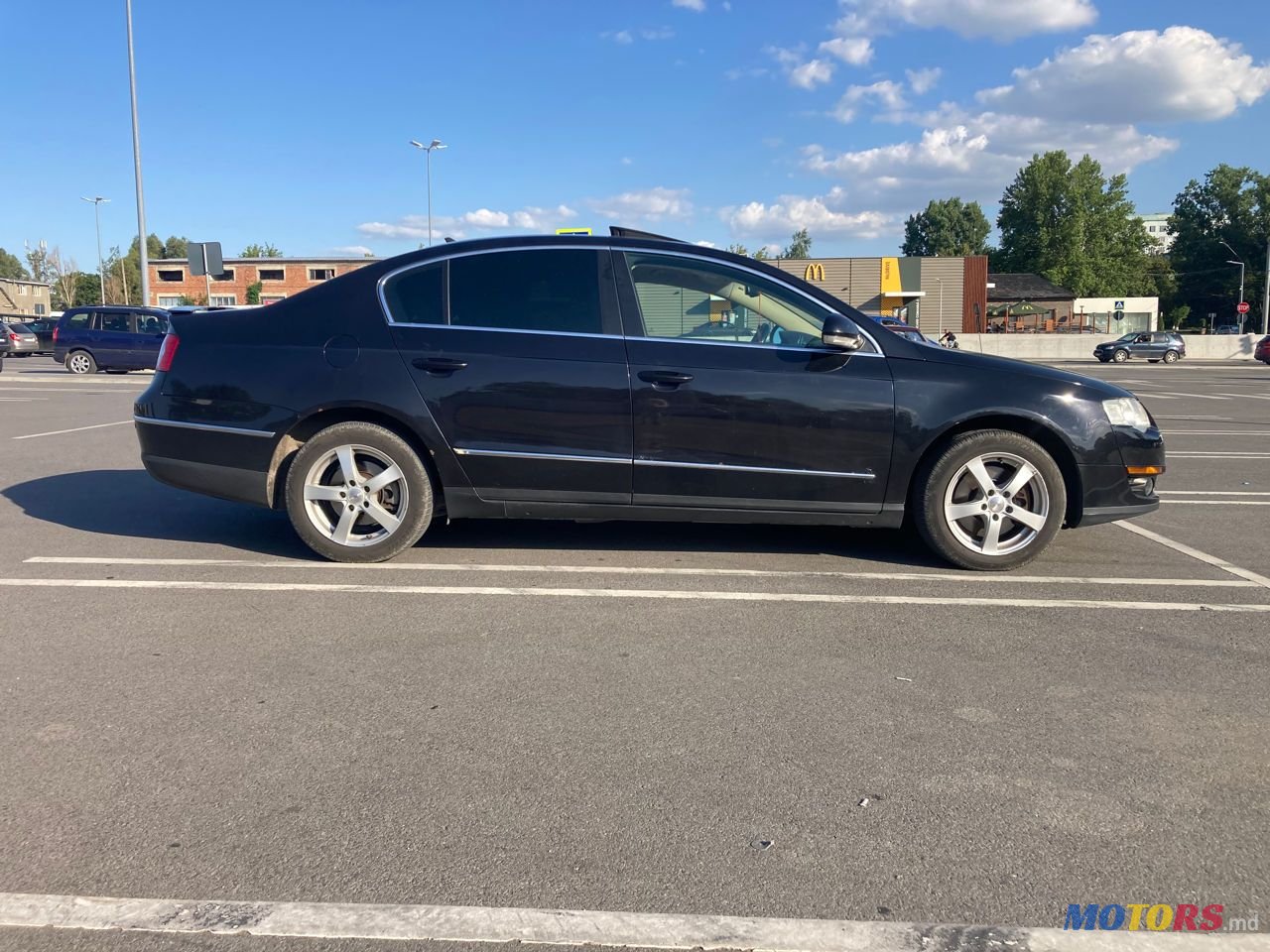 2007' Volkswagen Passat photo #3