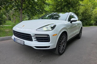 2020' Porsche Cayenne Coupe