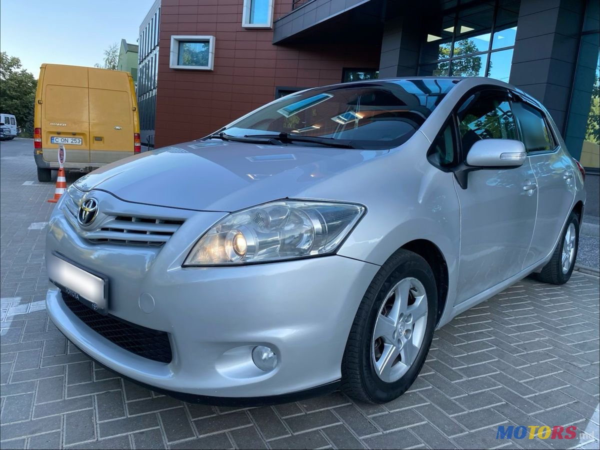2012' Toyota Auris photo #3