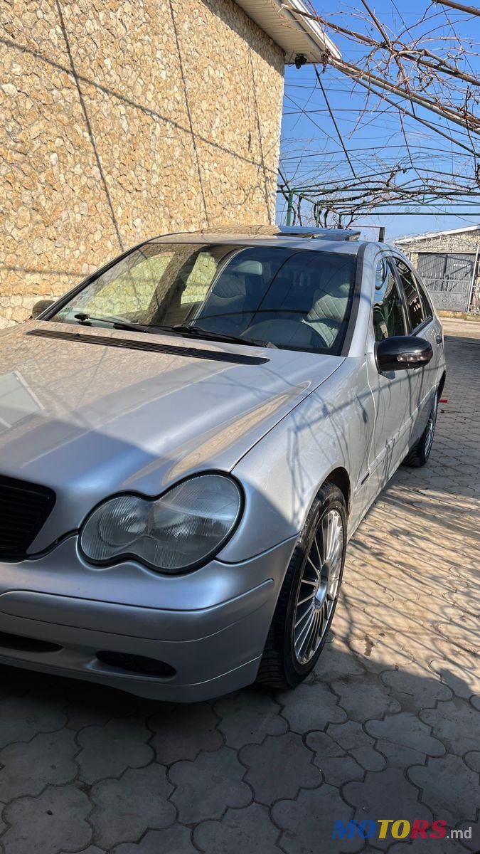 2002' Mercedes-Benz C-Class photo #2