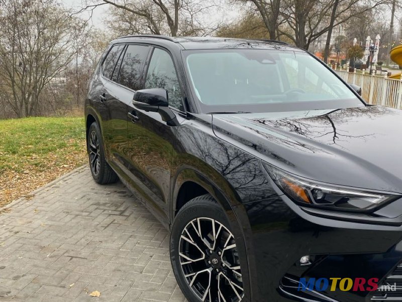 2023' Toyota Grand Highlander photo #4