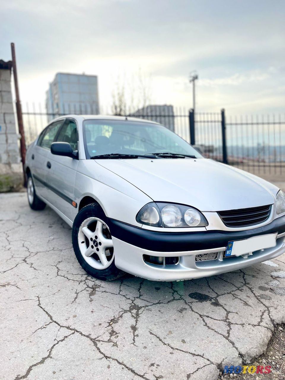 2000' Toyota Avensis photo #1