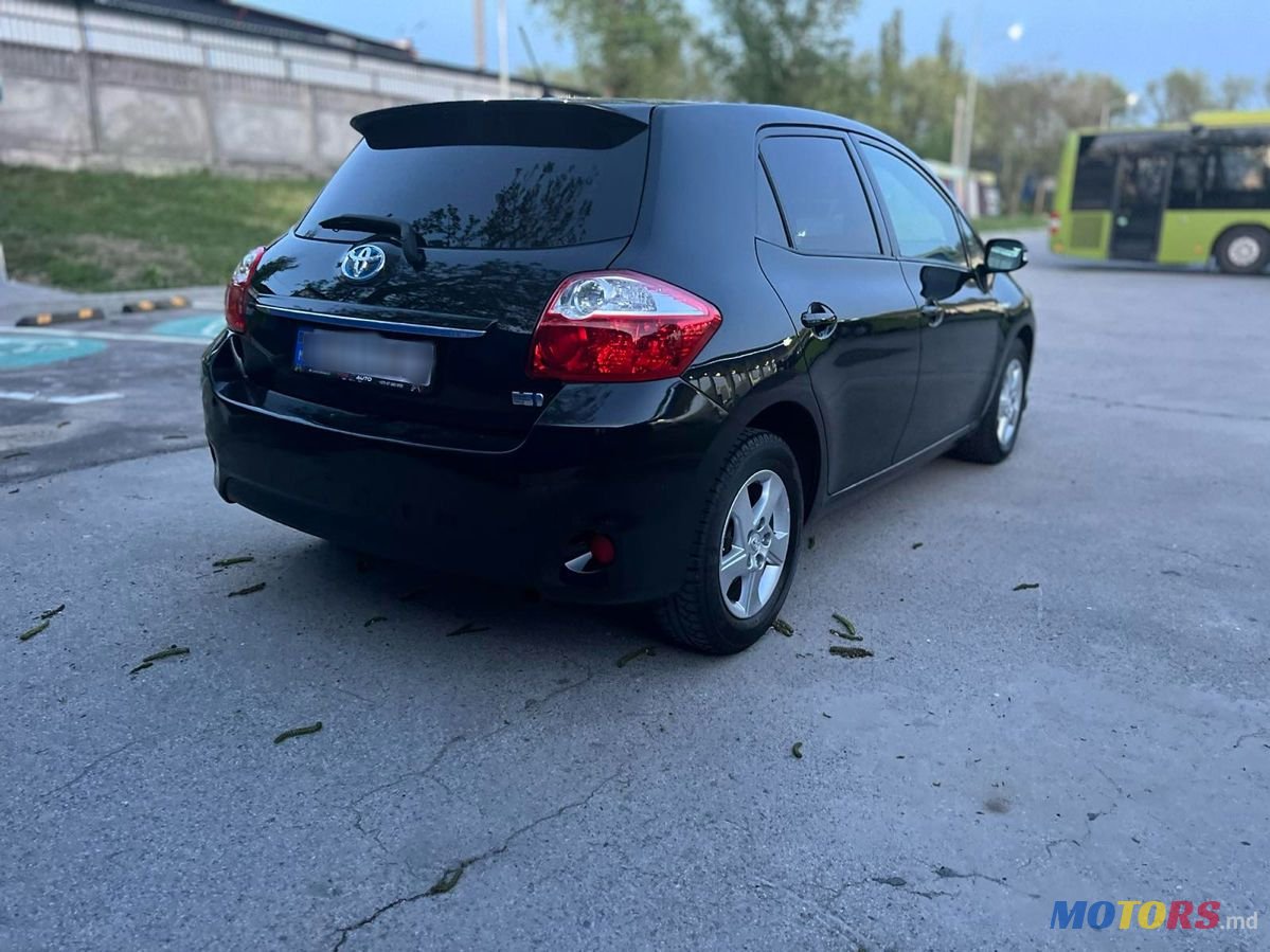 2011' Toyota Auris photo #3