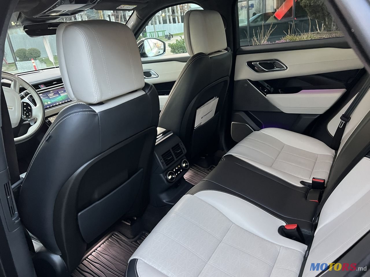 2018' Land Rover Range Rover Velar photo #6