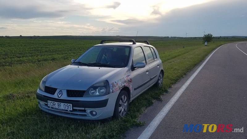 2002' Renault Clio photo #1