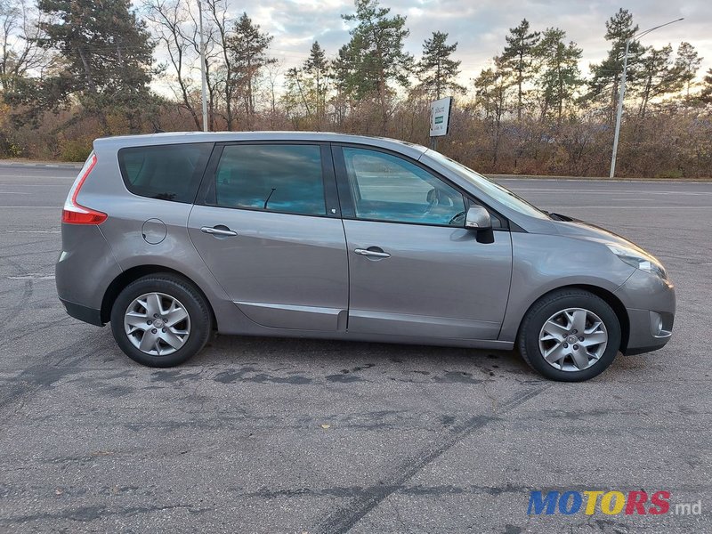 2011' Renault Grand Scenic photo #4