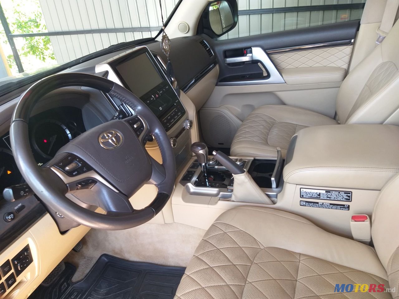 2018' Toyota Land Cruiser photo #4