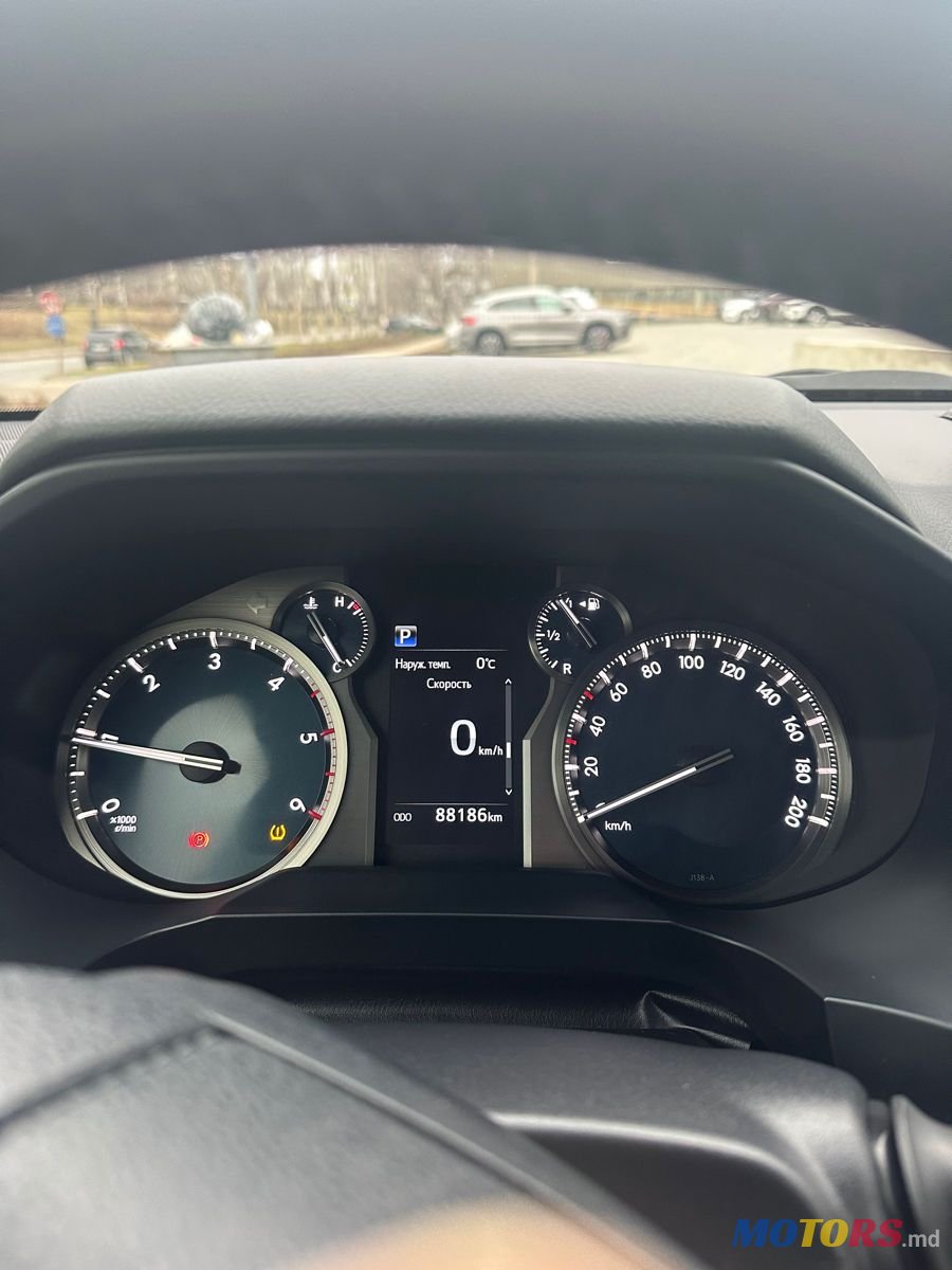 2019' Toyota Land Cruiser Prado photo #6