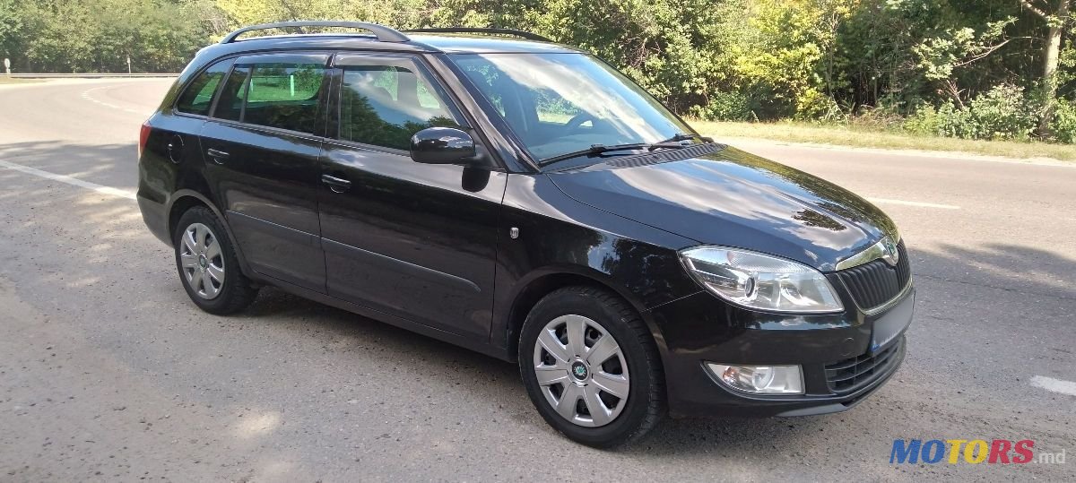 2011' Skoda Fabia photo #3
