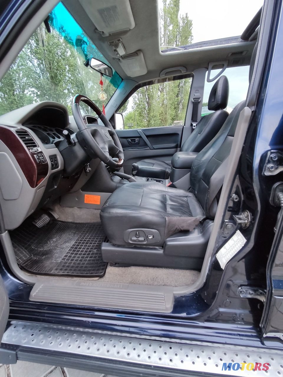 2003' Mitsubishi Pajero photo #6