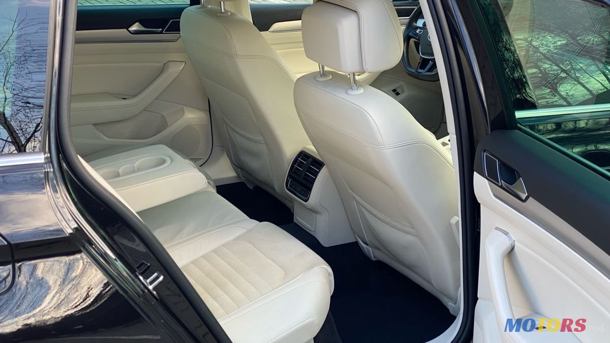 2017' Volkswagen Passat photo #5