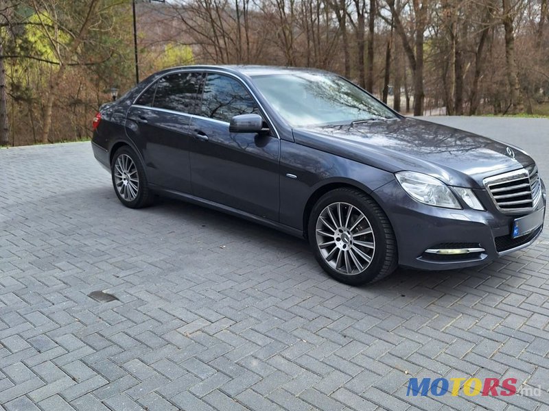 2011' Mercedes-Benz E-Class photo #4