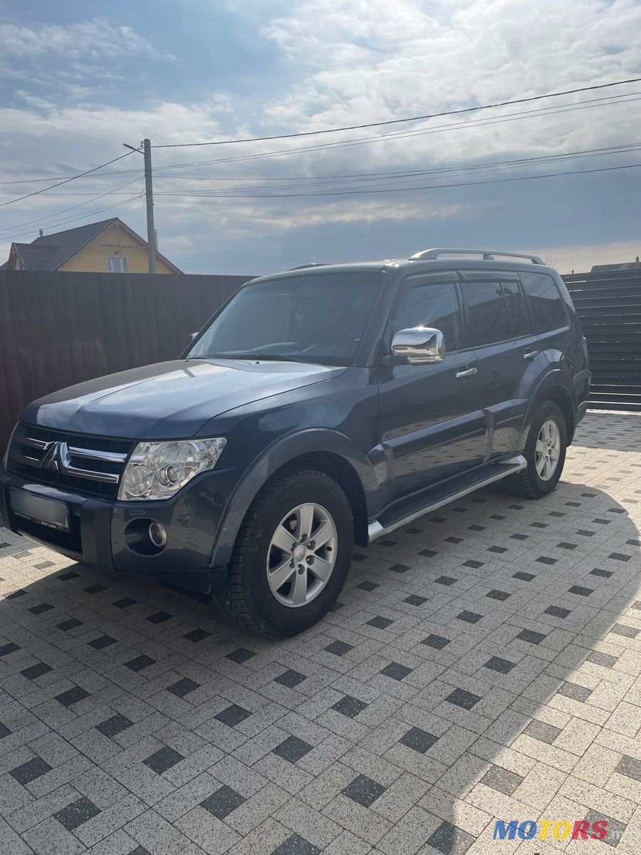 2008' Mitsubishi Pajero photo #2