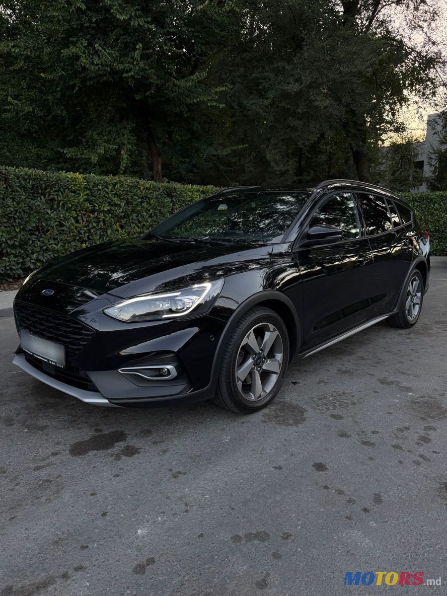 2020' Ford Focus photo #2