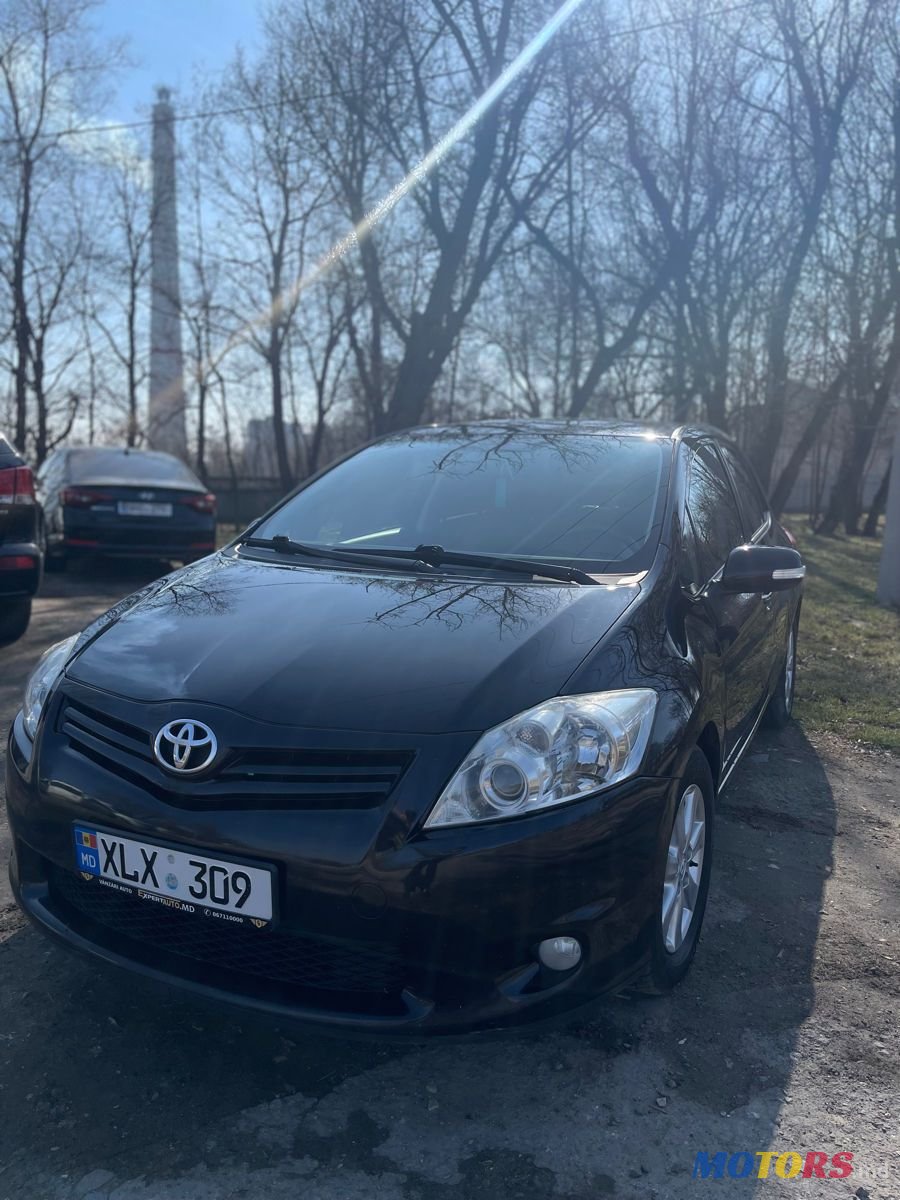 2011' Toyota Auris photo #4