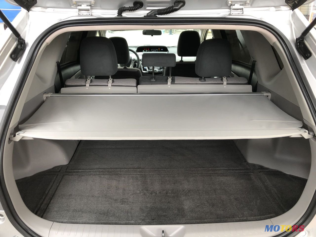 2015' Toyota Prius V photo #6