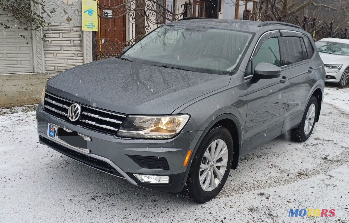 2020' Volkswagen Tiguan photo #1