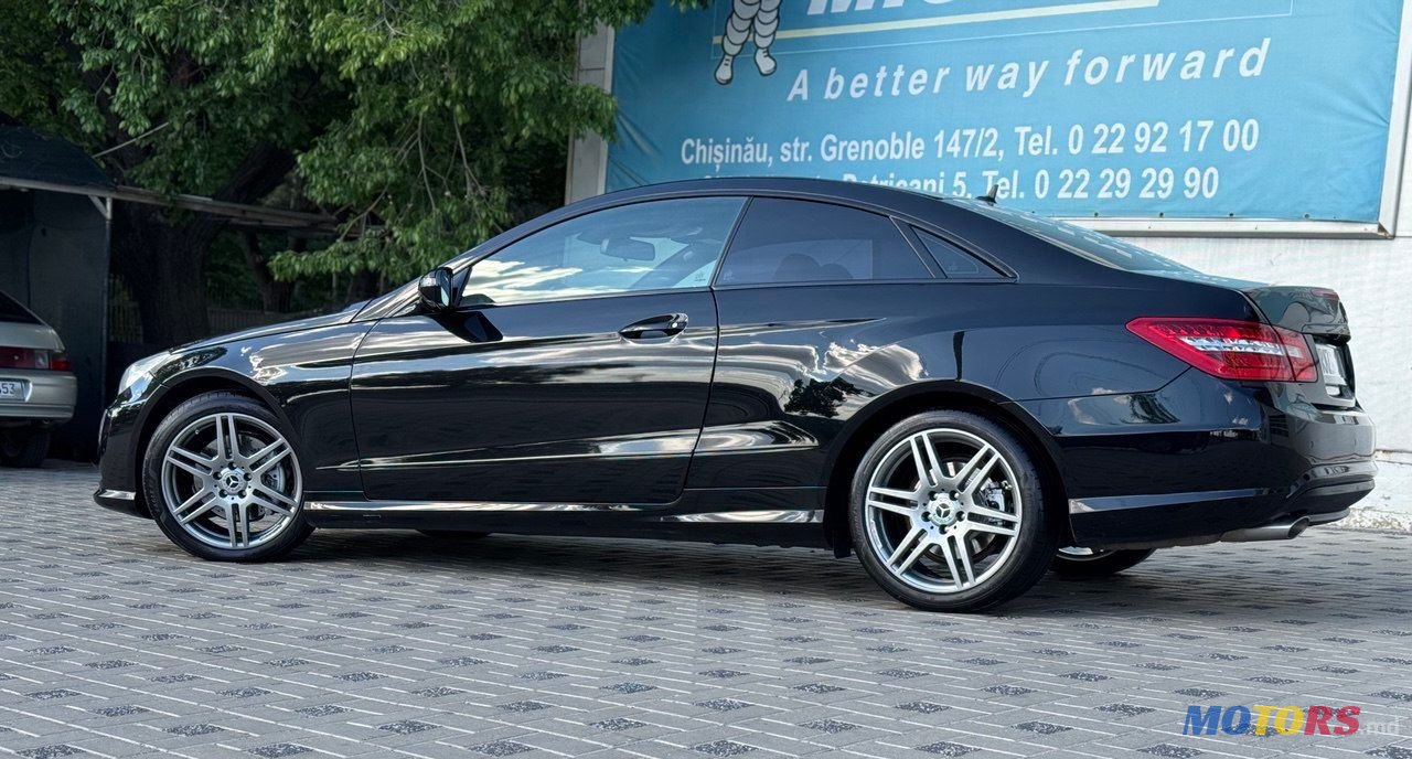 2010' Mercedes-Benz E-Class Coupe photo #2