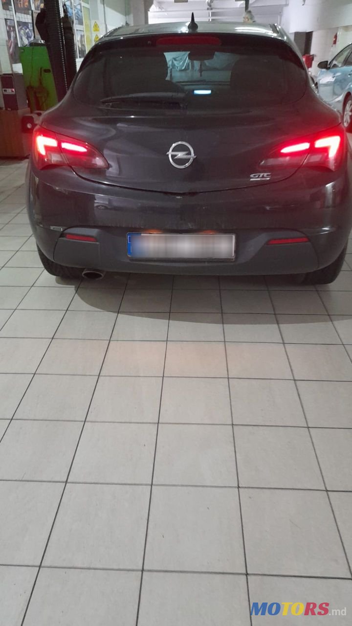 2013' Opel Astra photo #1