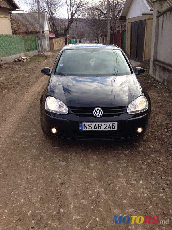 2004' Volkswagen Golf photo #2