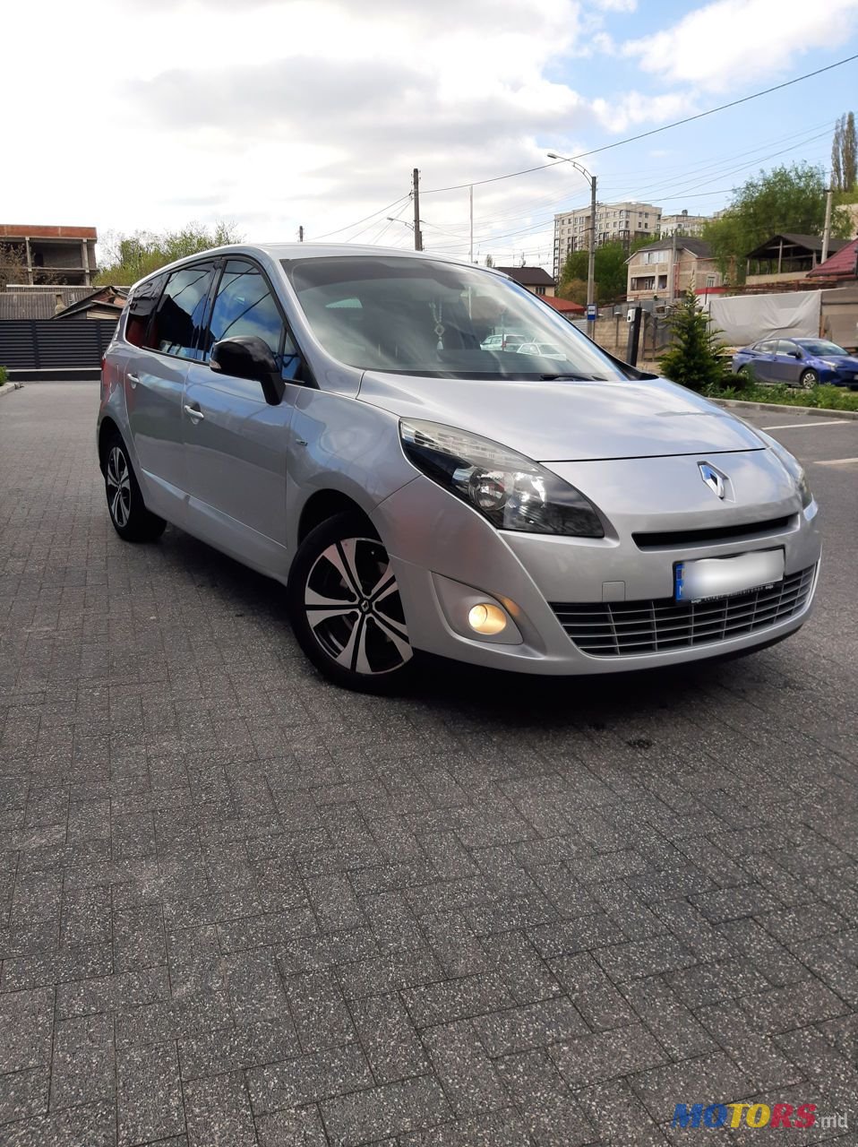 2011' Renault Grand Scenic photo #2