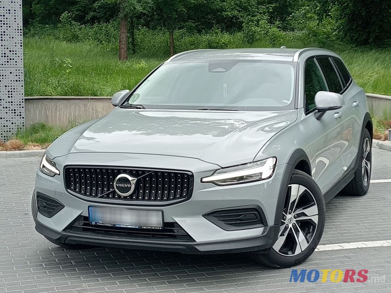 2024' Volvo V60 Cross Country photo #1