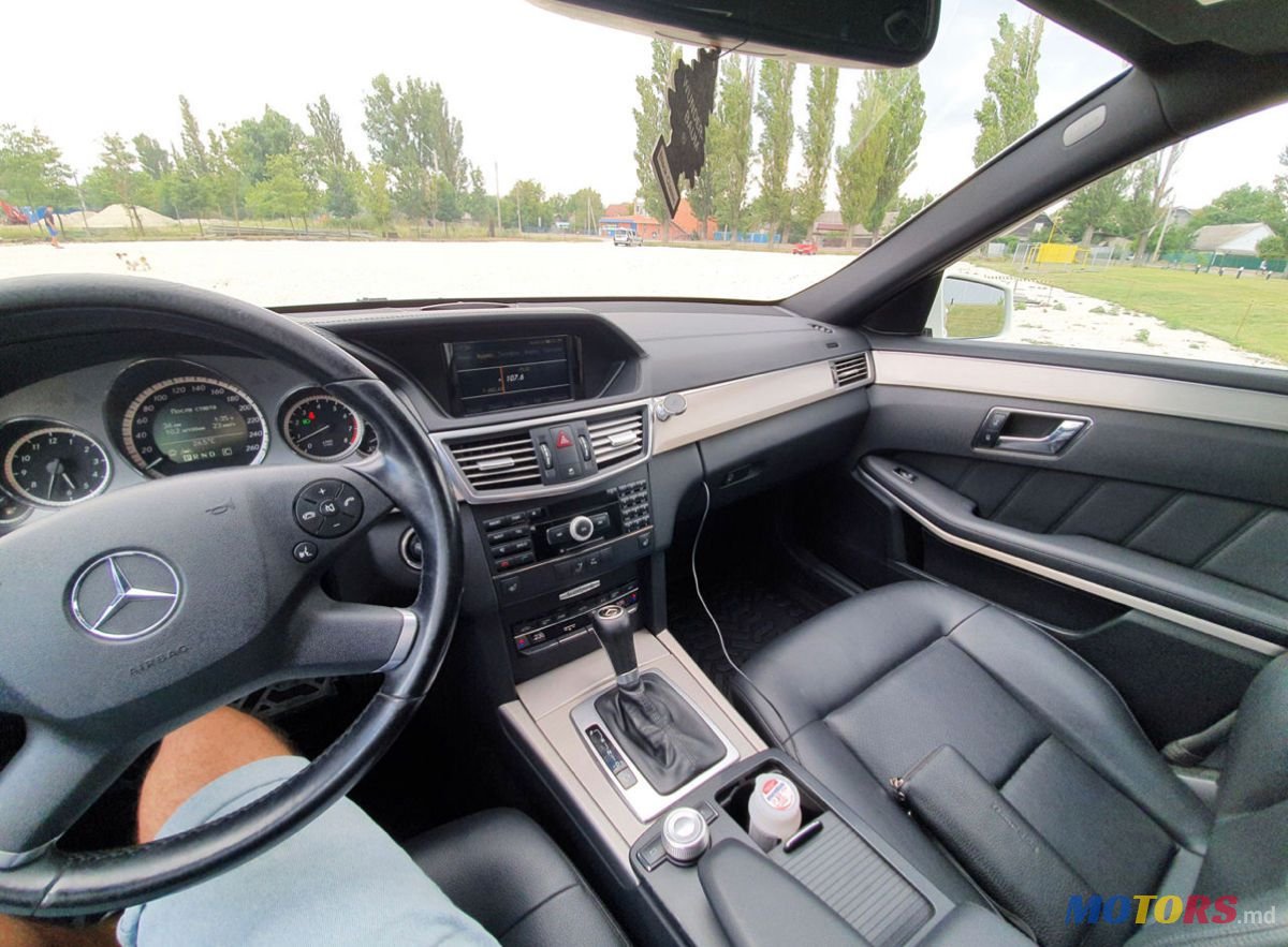 2010' Mercedes-Benz E Класс photo #4