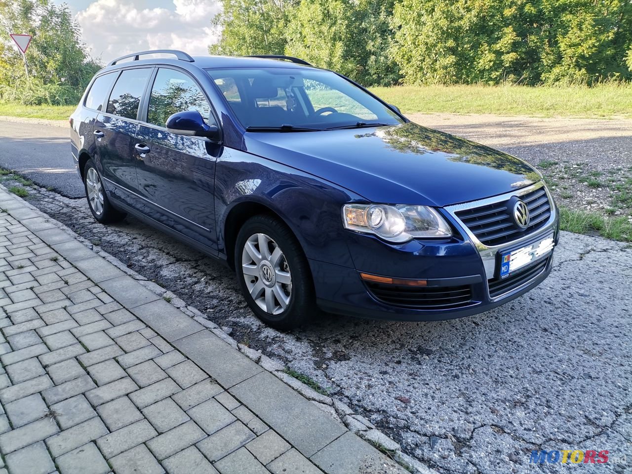 2010' Volkswagen Passat photo #1