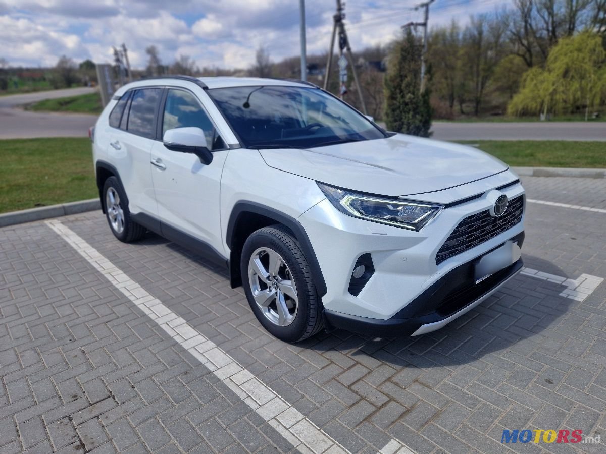 2019' Toyota RAV4 photo #4