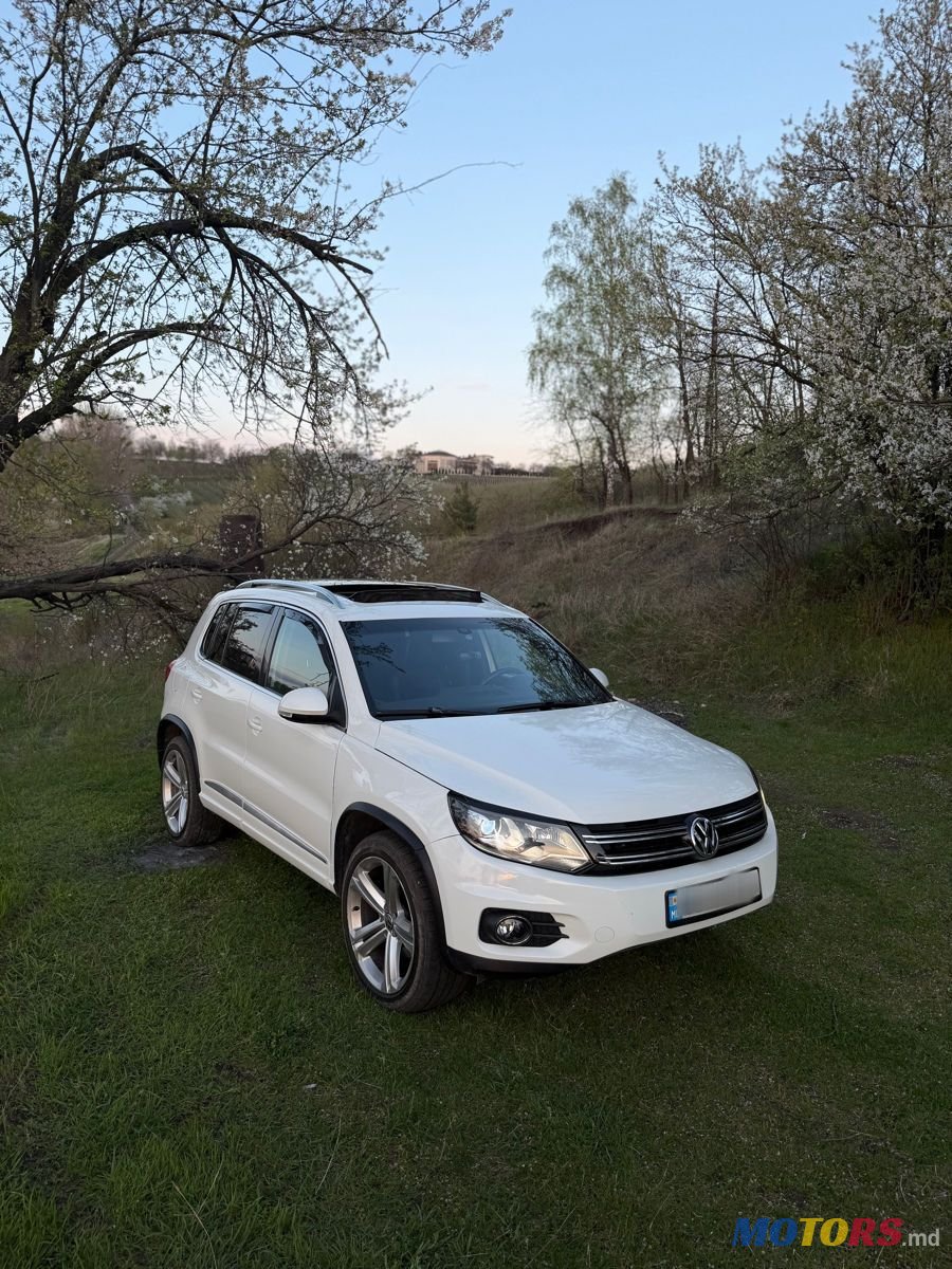 2014' Volkswagen Tiguan photo #2