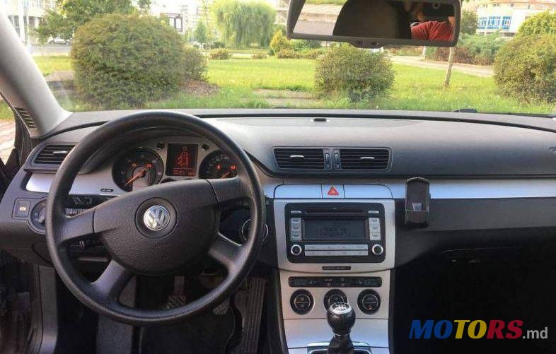 2008' Volkswagen Passat photo #1