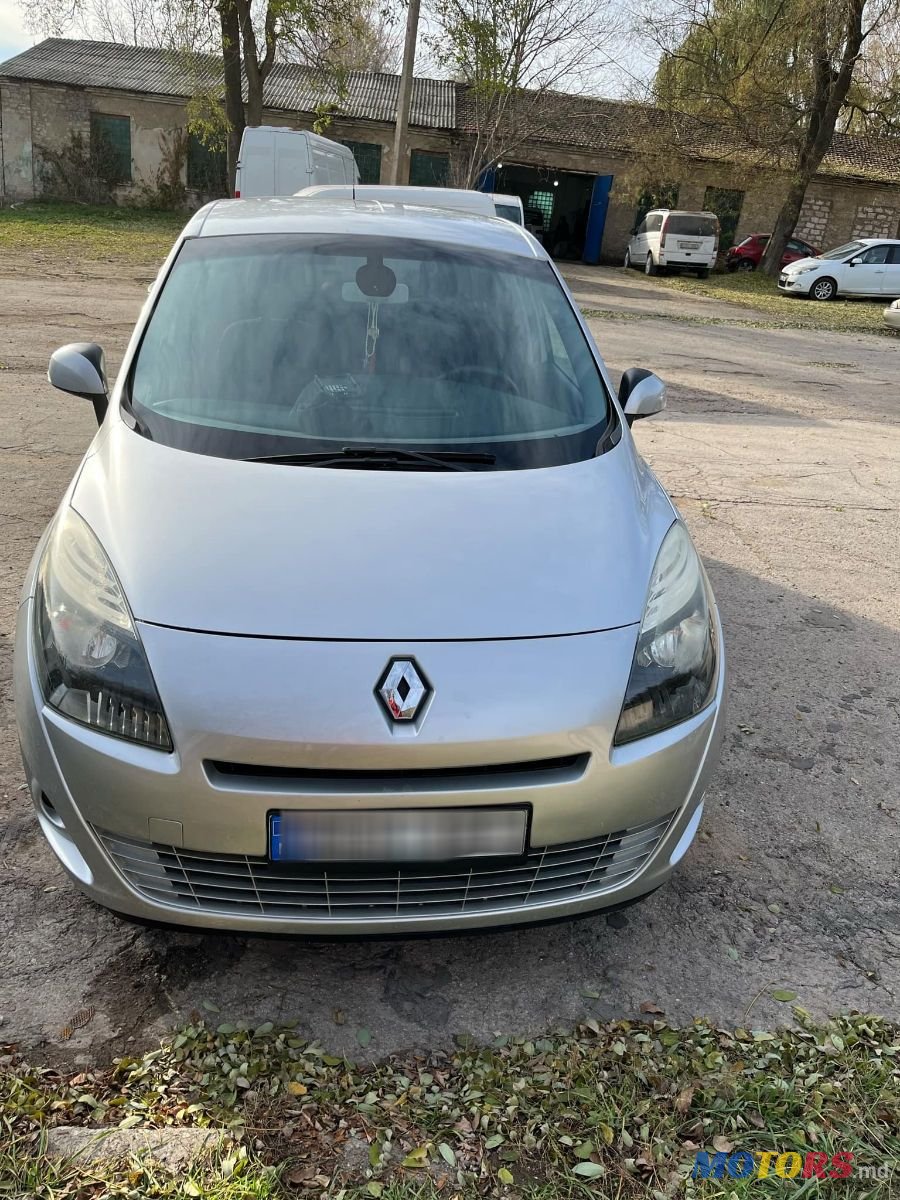 2010' Renault Grand Scenic photo #4