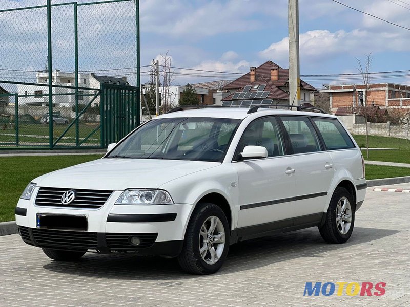 2004' Volkswagen Passat photo #1