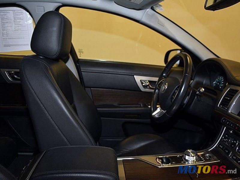 2013' Jaguar XF photo #3