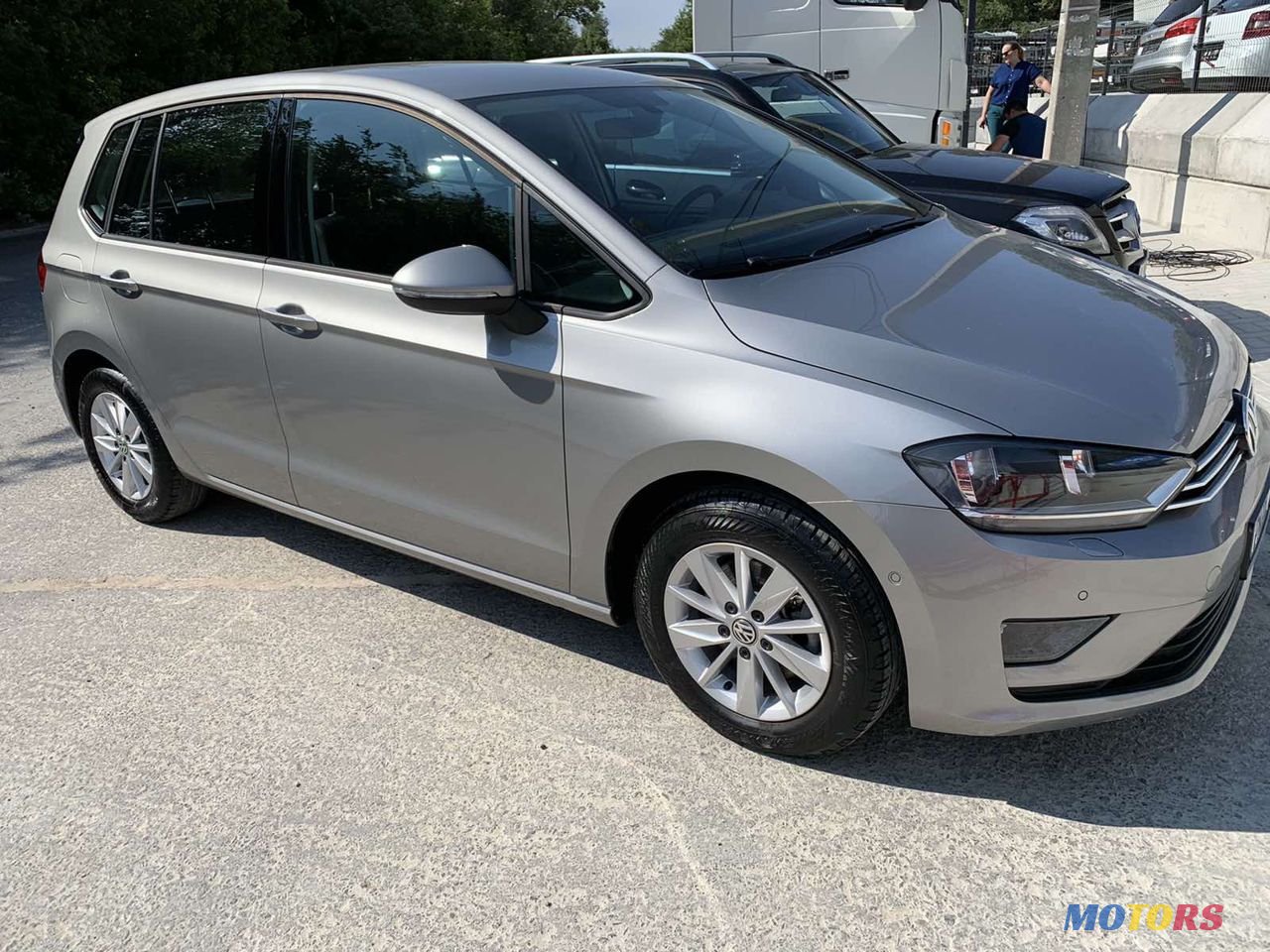 2017' Volkswagen Golf photo #2