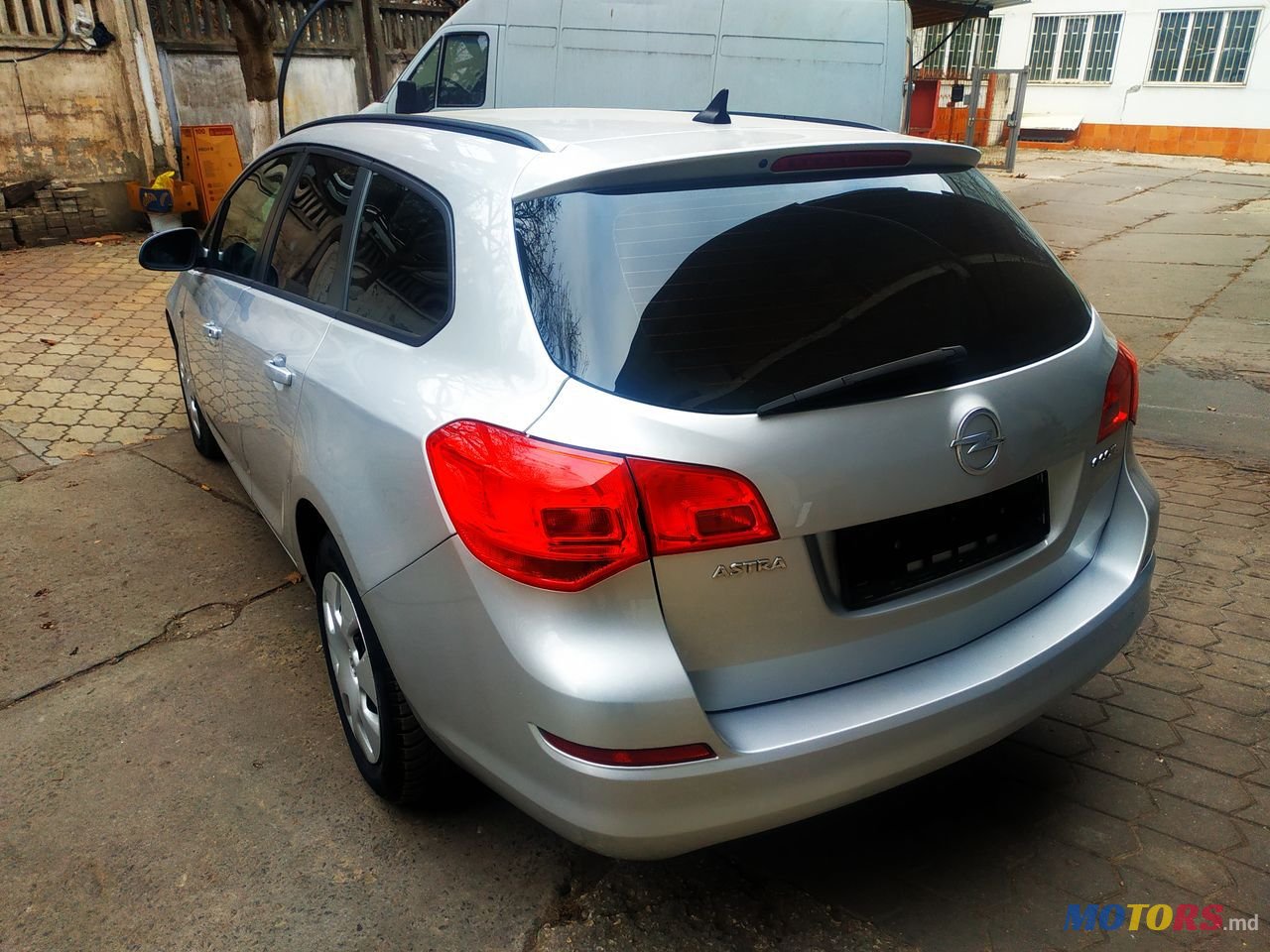 2011' Opel Astra photo #3