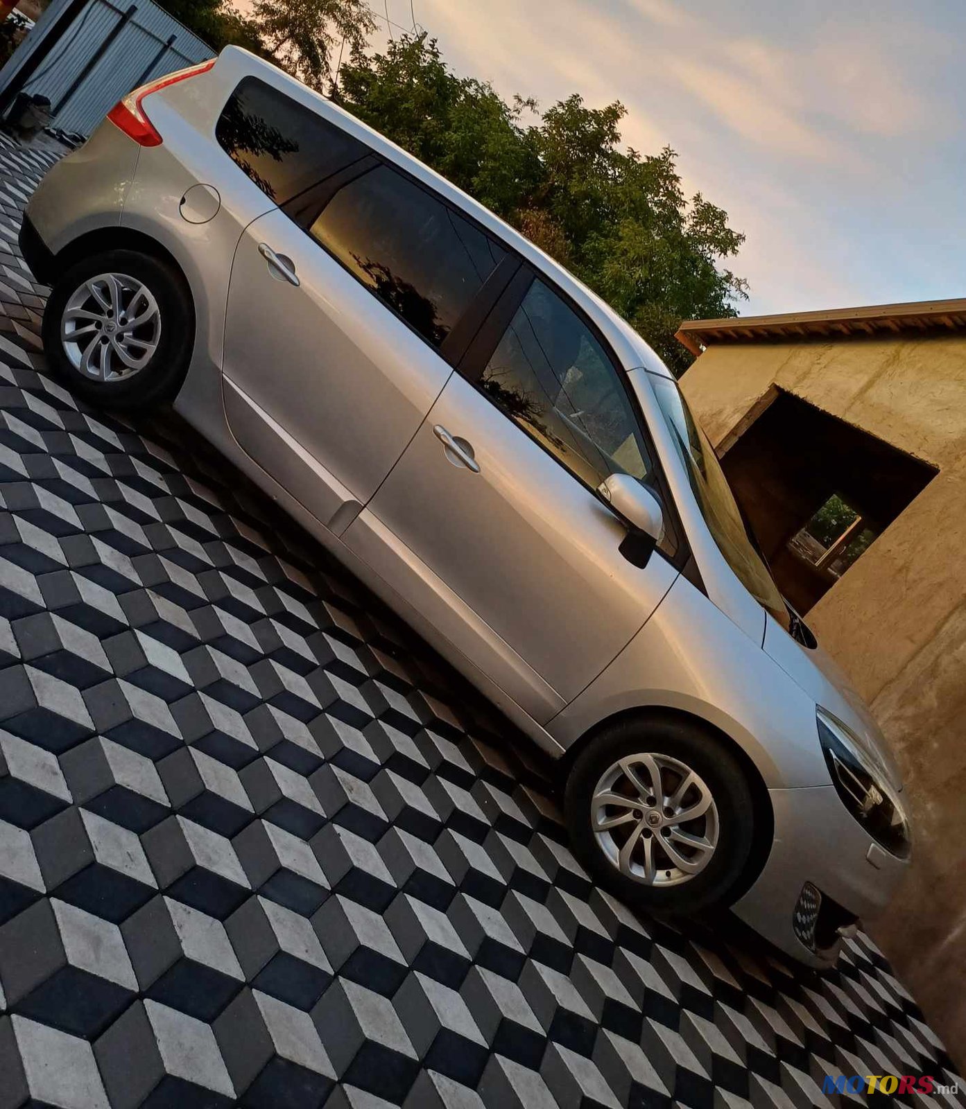 2012' Renault 16 photo #3