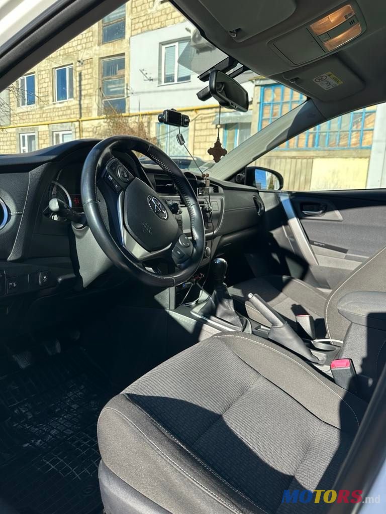 2015' Toyota Auris photo #2