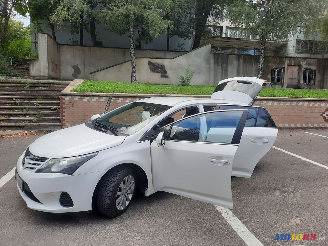 2009' Toyota Avensis photo #4