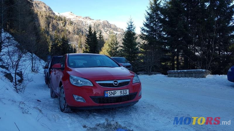 2010' Opel Astra photo #2