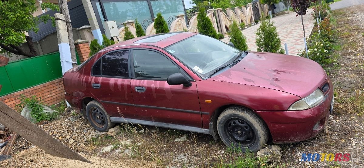 1996' Mitsubishi Carisma photo #2