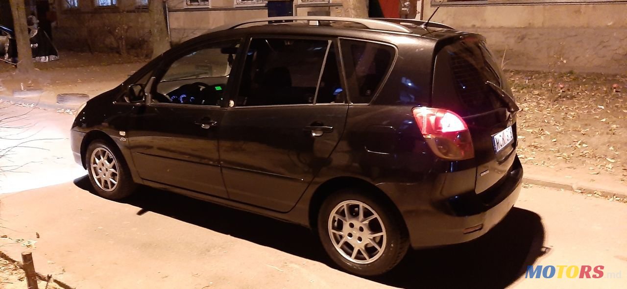 2004' Toyota Corolla Verso photo #4