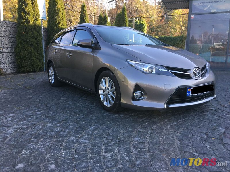 2014' Toyota Auris photo #2